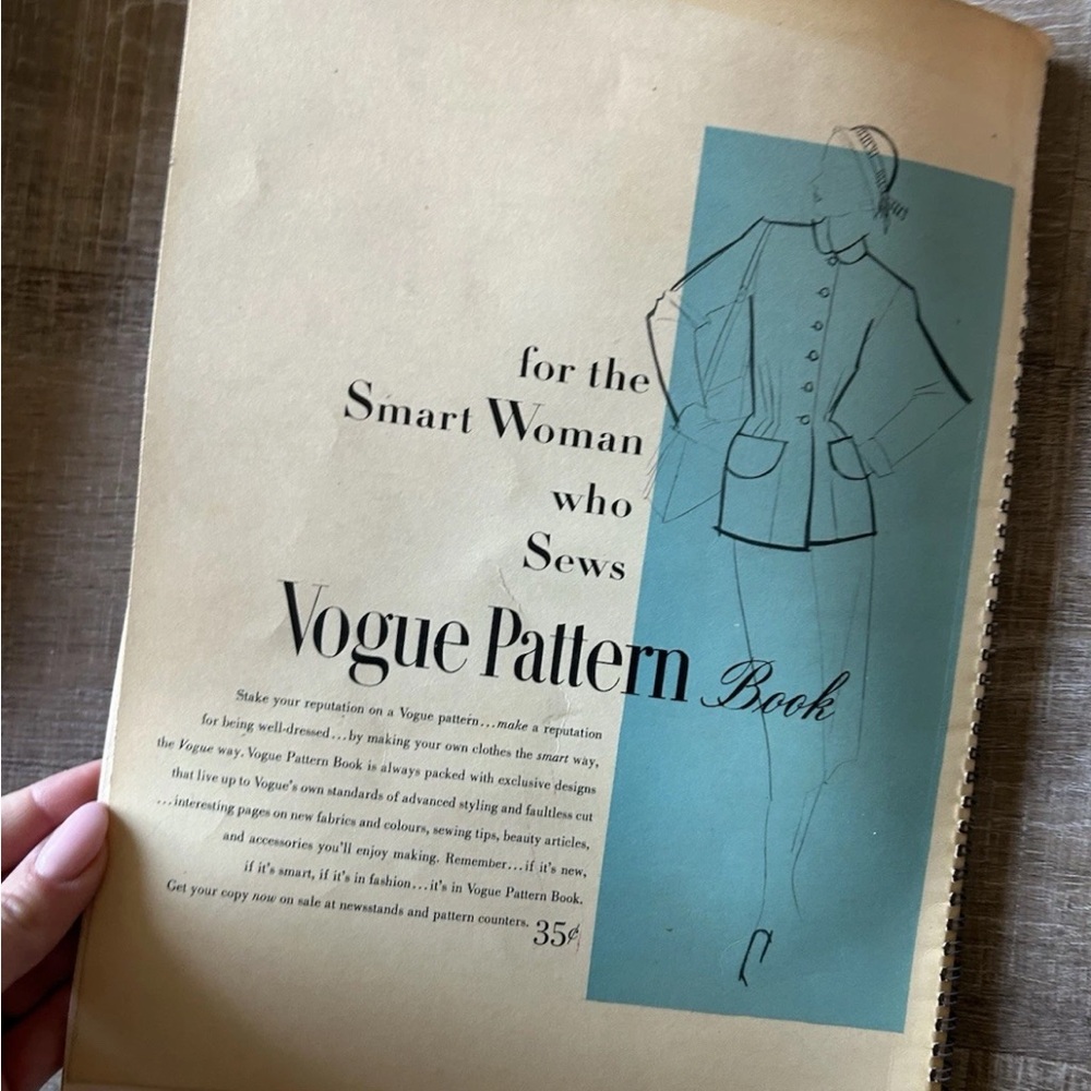 Huge Lot VTG Sewing Buttons Piping Thread Assorted Vogue Dressmaker Book Bundle - Picture 4 of 11